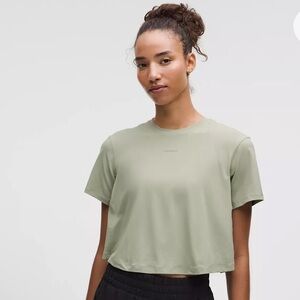 Lululemon Pace Crush Cross-Back Graphic T-Shirt (Fog Green M)